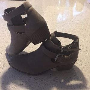 NWOT Francesca’s Booties